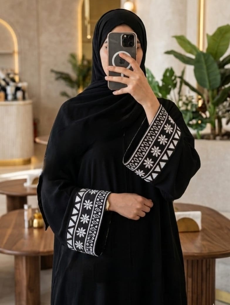 Noor Abaya